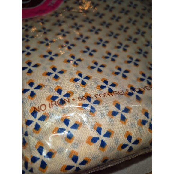 Room Concepts Twin Fitted & Flat No-Iron Sheets + Beige Pillowcases 50% Fortrel - Picture 5 of 10